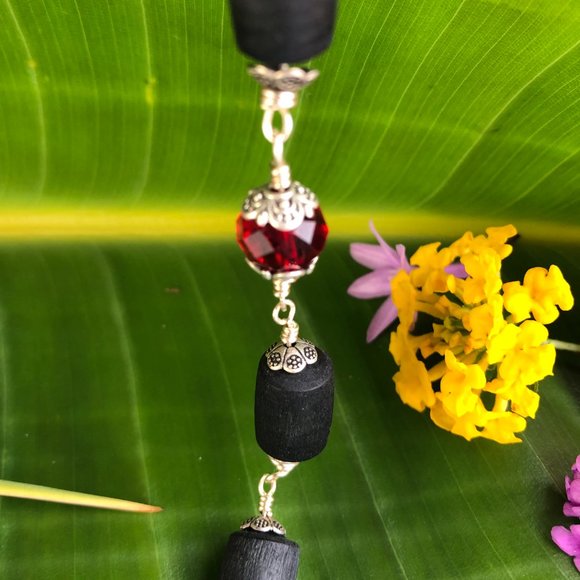 38  3/4" black Tulasi with red crystal glass beads - Picture 3 of 7